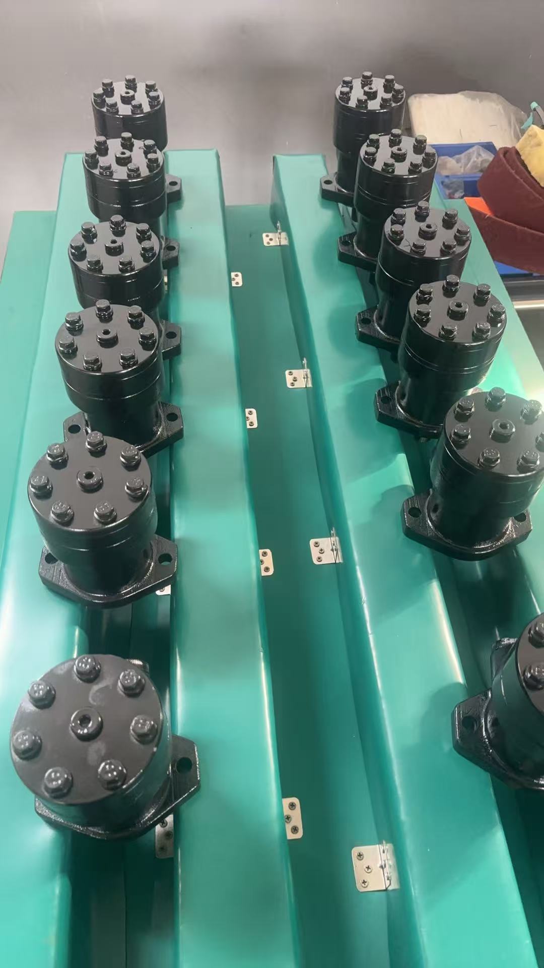Paano bumuo ng isang solidong kalidad na linya ng pagtatanggol para sa mga haydroliko na motor? Tingnan ang aming pinong produksyon